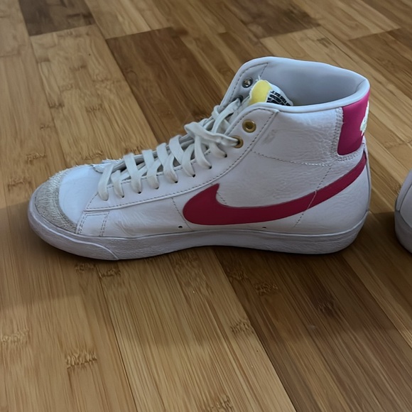 NIKE Men’s 8.5 “World Tour” Blazers - Picture 2 of 5